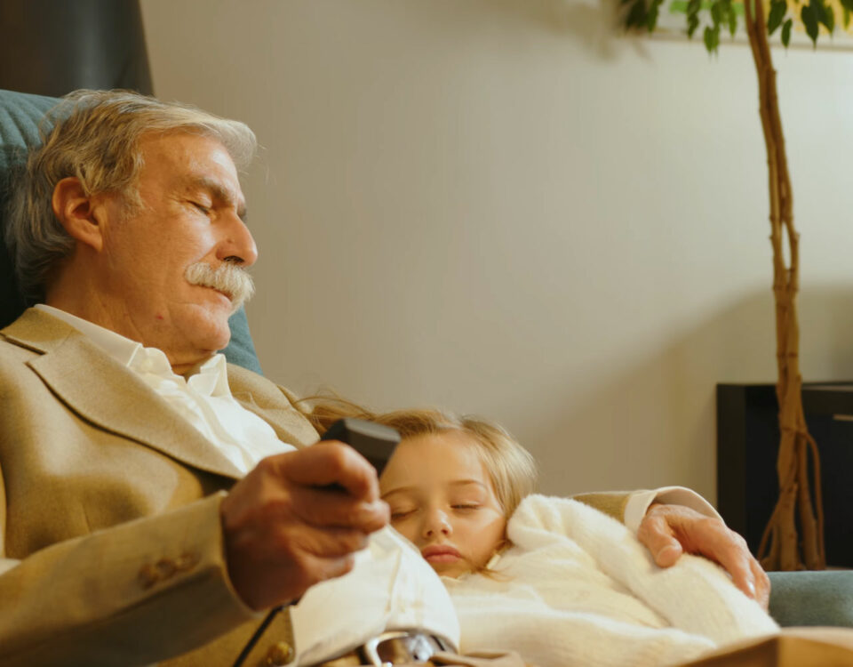 Perché acquistare una poltrona letto per anziani? - Poltrone Relax  Orthomatic